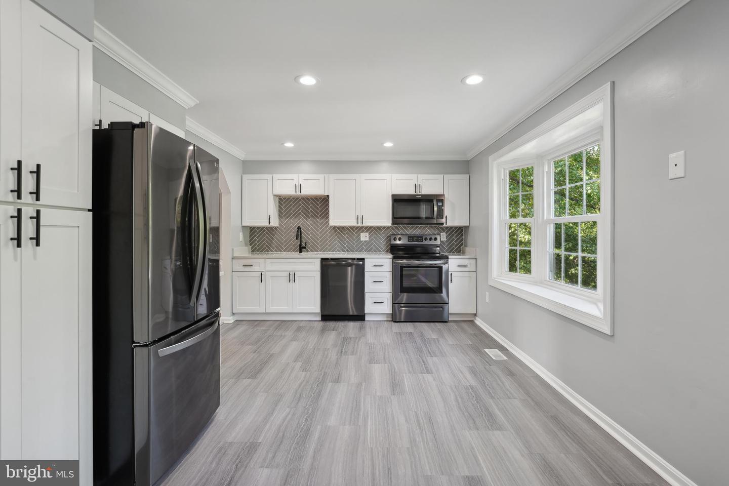 4735 IRVIN SQ