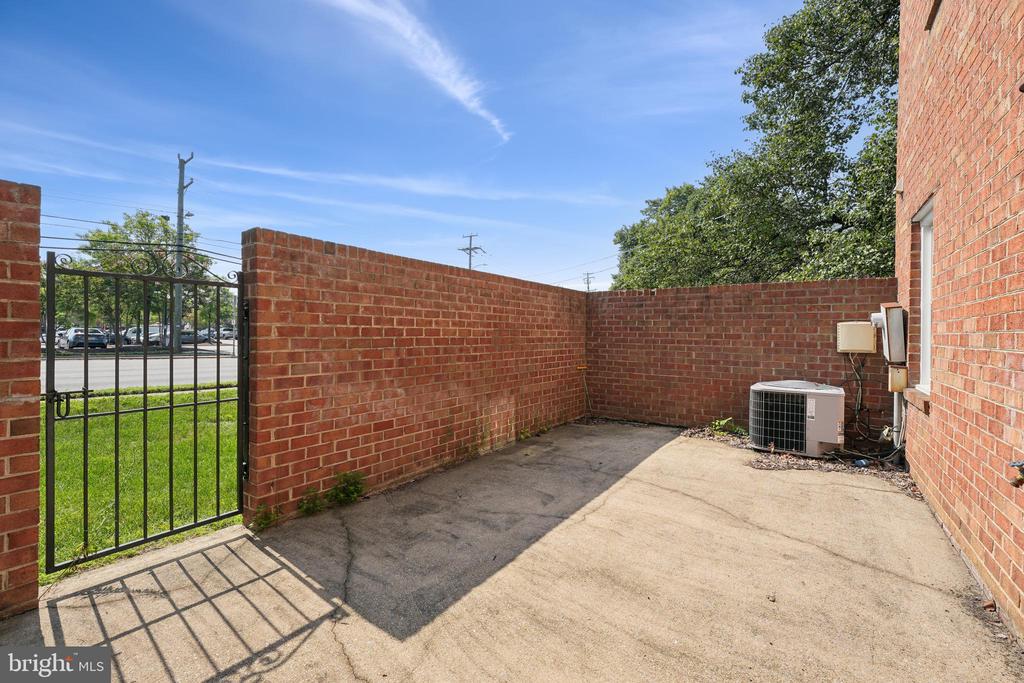 4735 IRVIN SQ