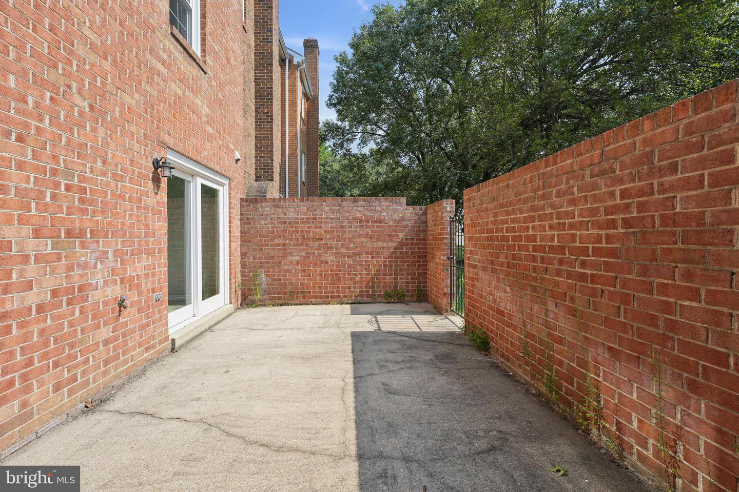 4735 IRVIN SQ