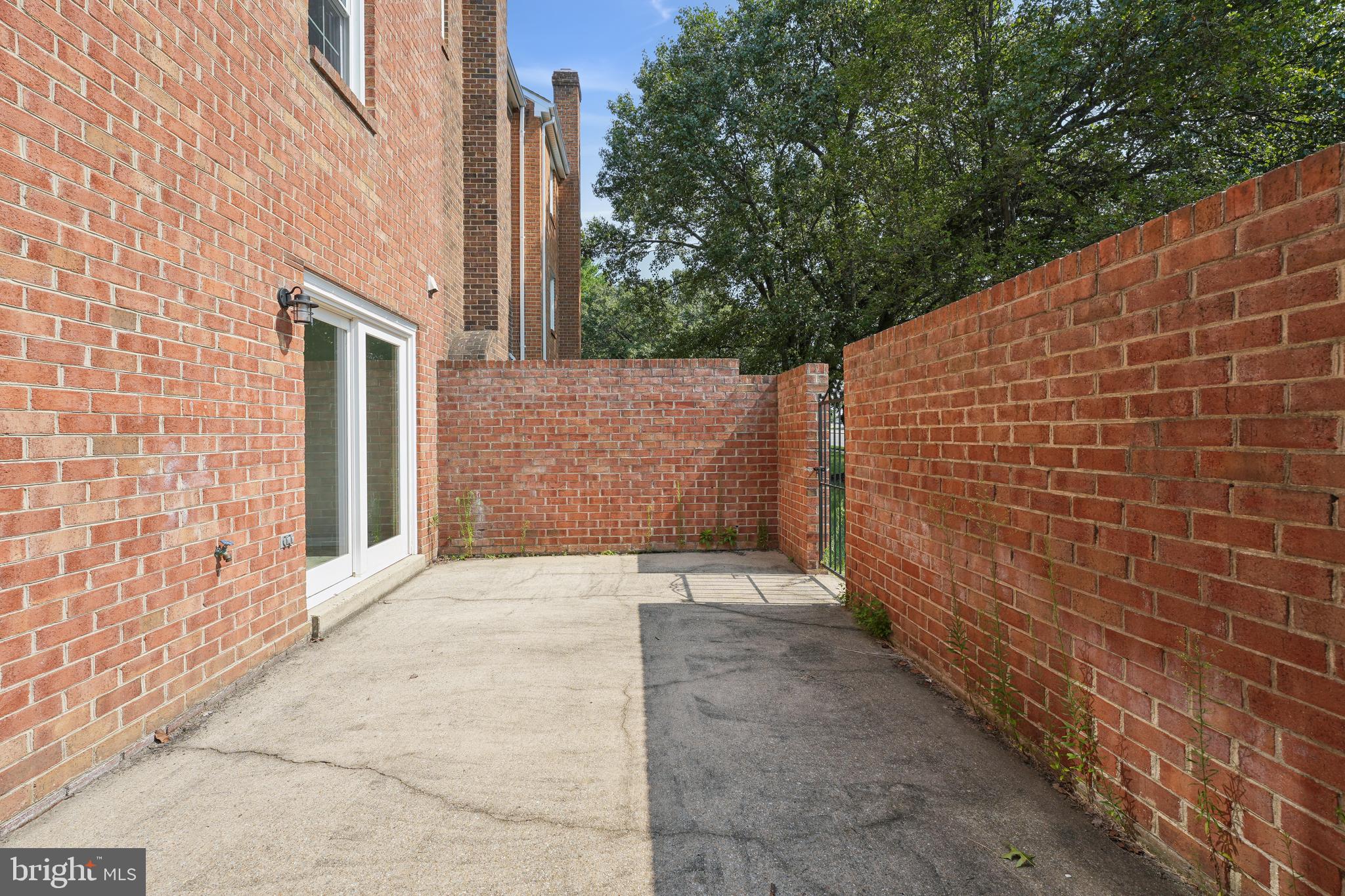 4735 IRVIN SQ