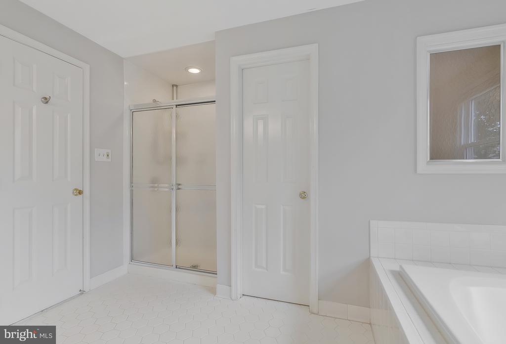 2605 Barnside Ct