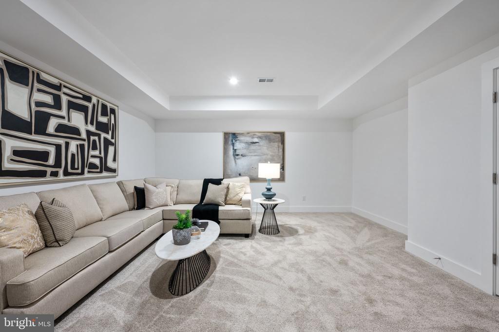 2709 FLORIS LANE