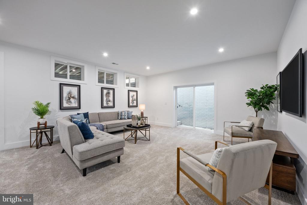 2709 FLORIS LANE