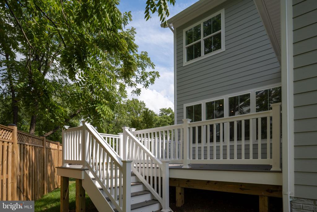 2709 FLORIS LANE