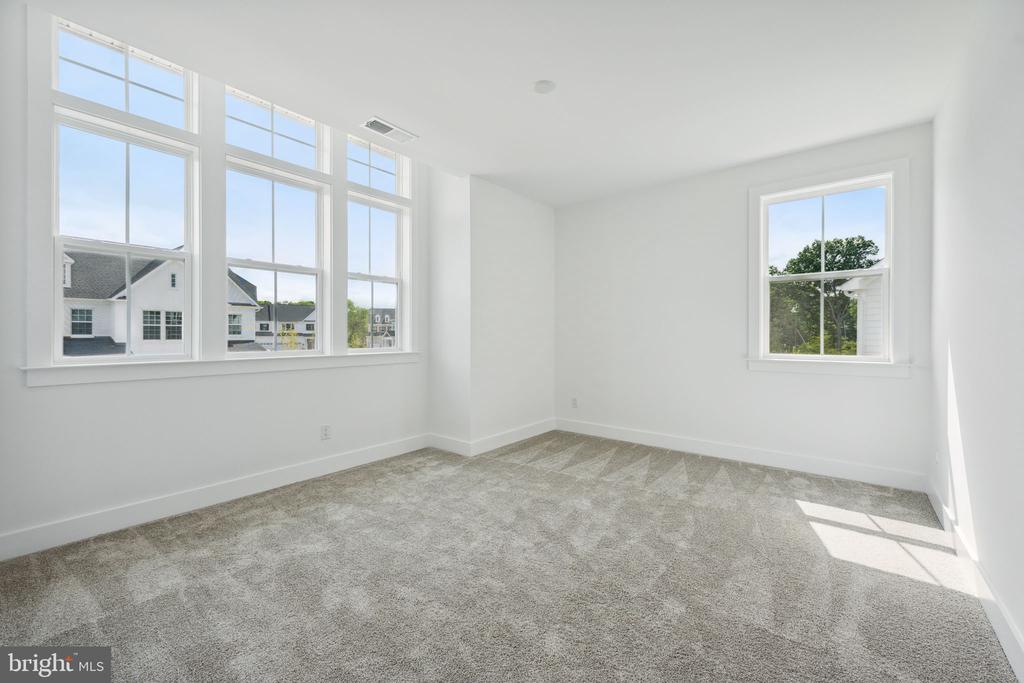 2709 FLORIS LANE