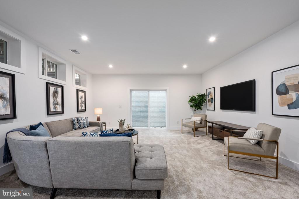 2709 FLORIS LANE