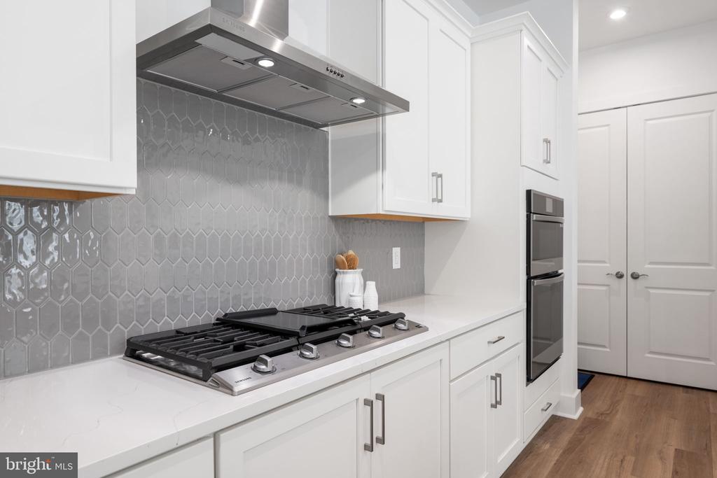 2709 FLORIS LANE