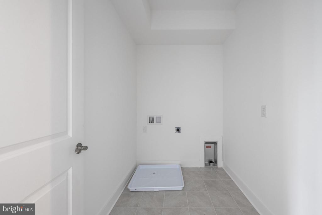 2709 FLORIS LANE
