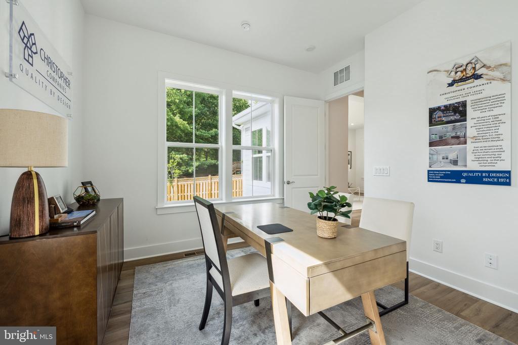 2709 FLORIS LANE