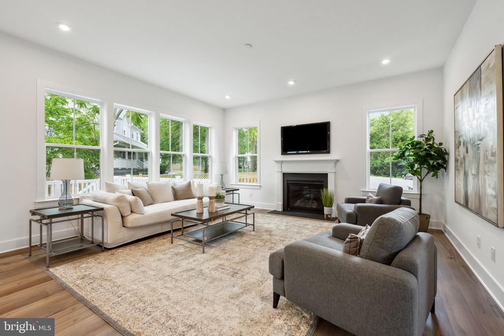 2709 FLORIS LANE