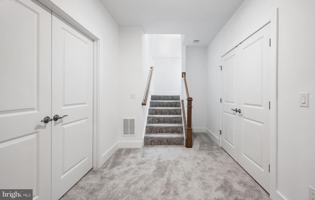 2709 FLORIS LANE