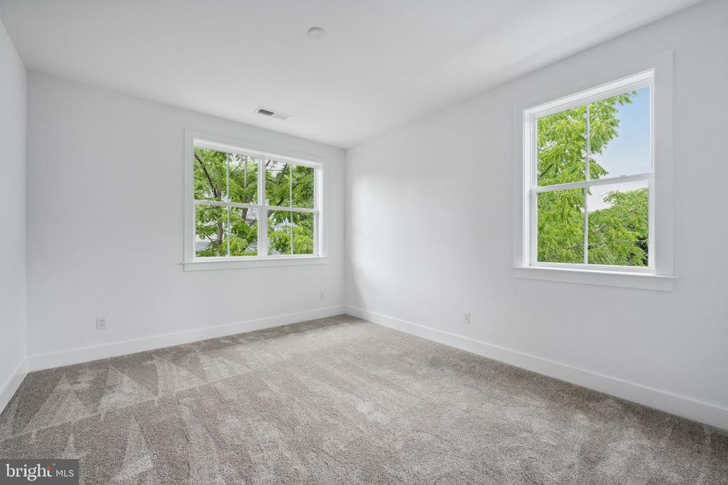 2709 FLORIS LANE