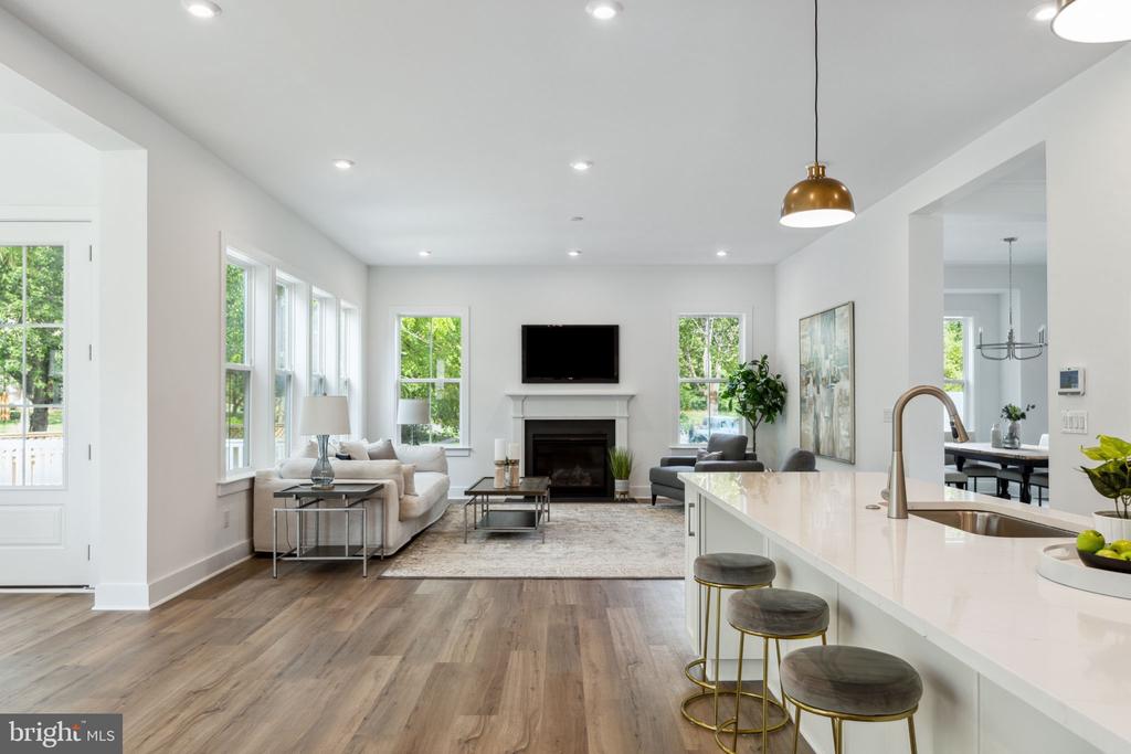 2709 FLORIS LANE