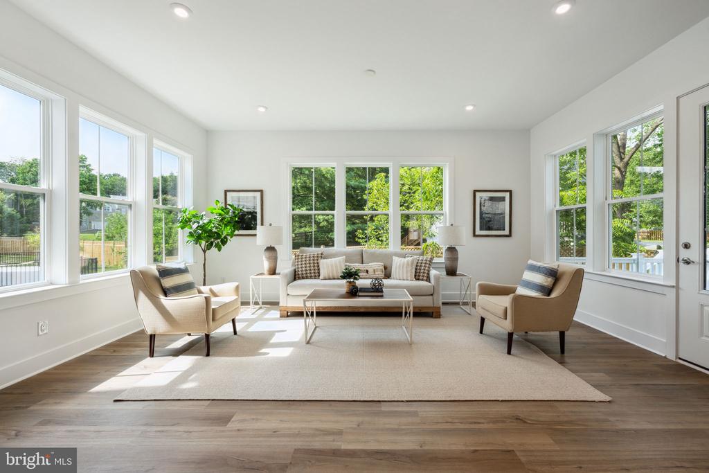 2709 FLORIS LANE