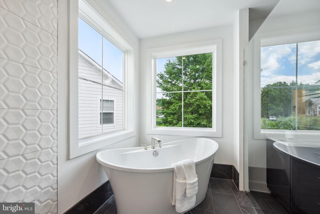 2709 FLORIS LANE