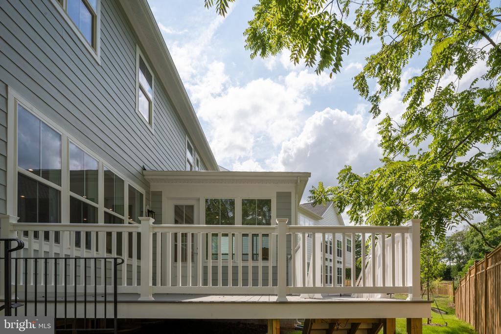2709 FLORIS LANE