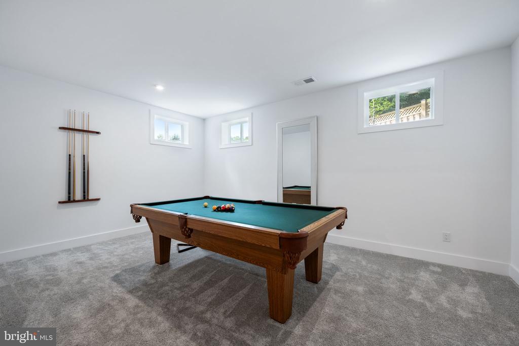 2709 FLORIS LANE