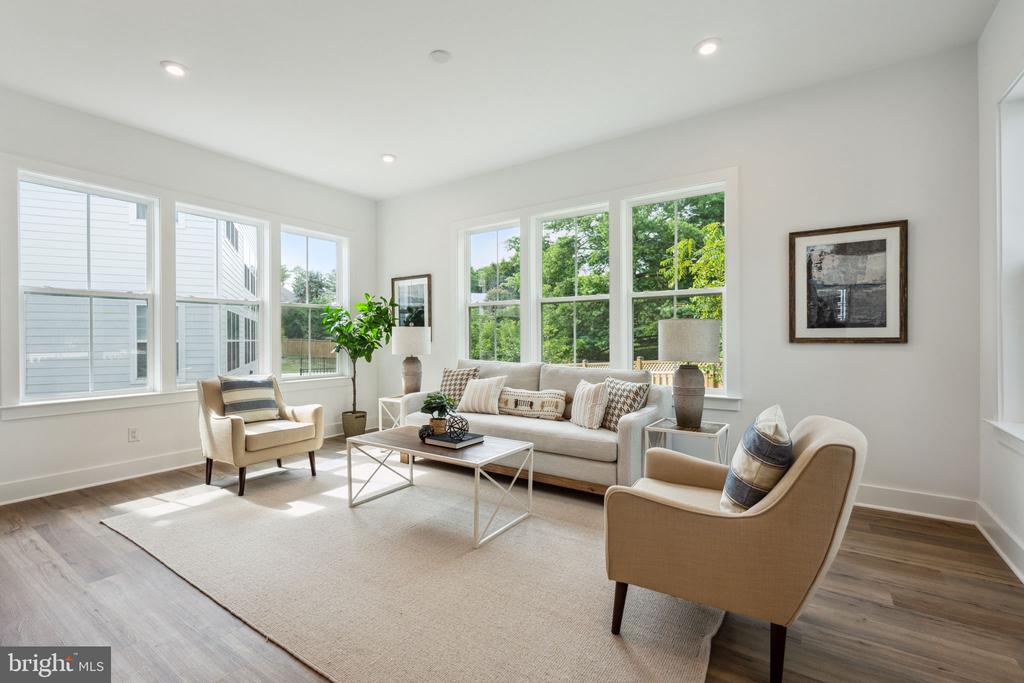 2709 FLORIS LANE