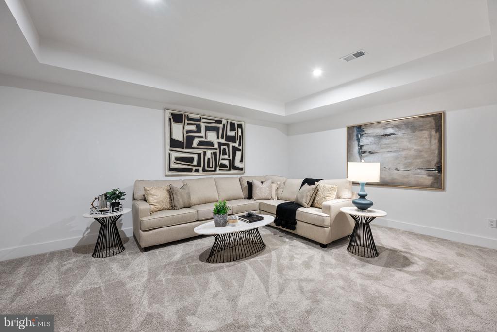 2709 FLORIS LANE