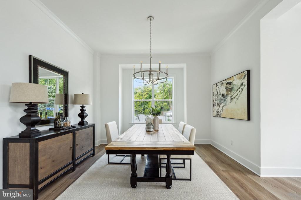 2709 FLORIS LANE