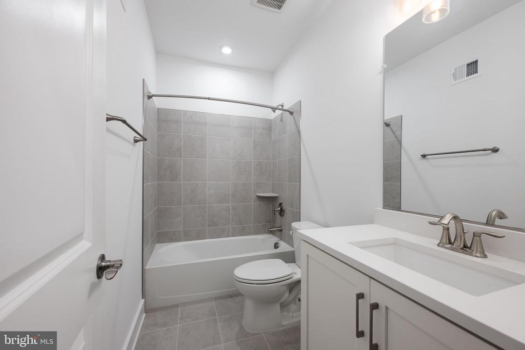 2709 FLORIS LANE