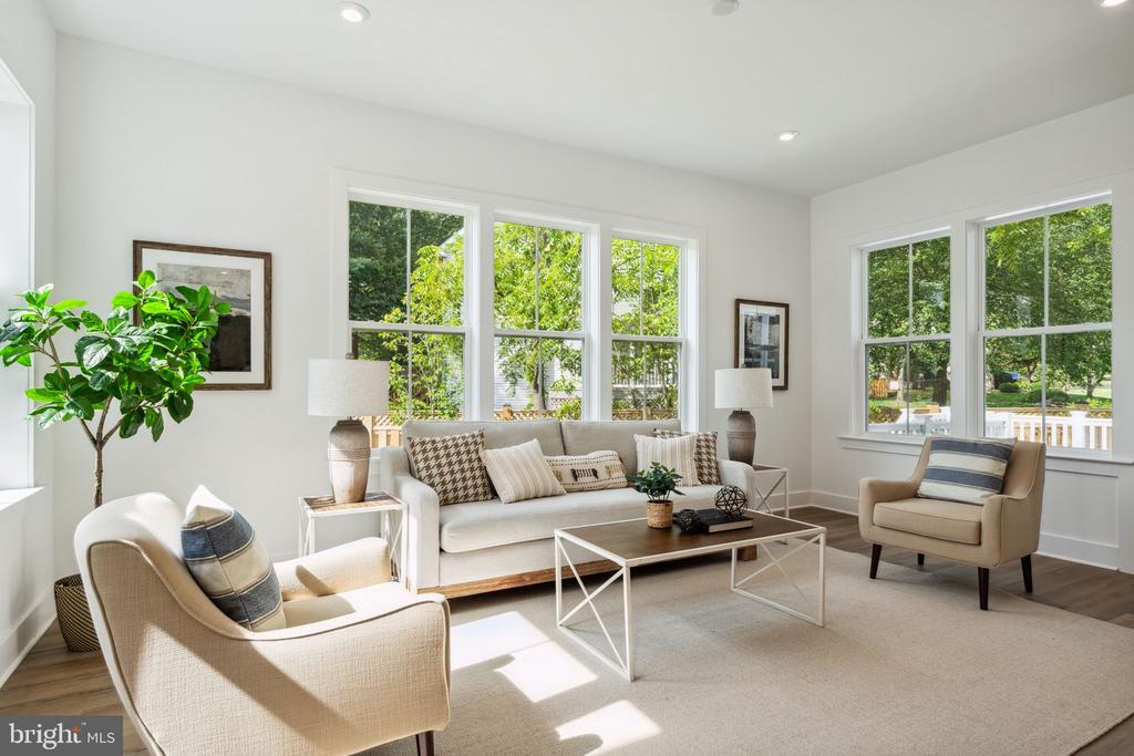 2709 FLORIS LANE