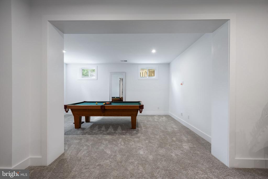 2709 FLORIS LANE