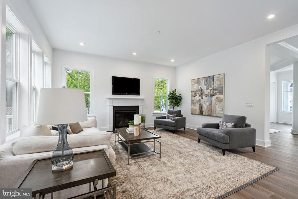 2709 FLORIS LANE
