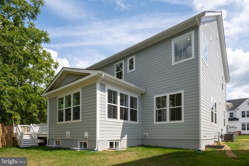 2709 FLORIS LANE