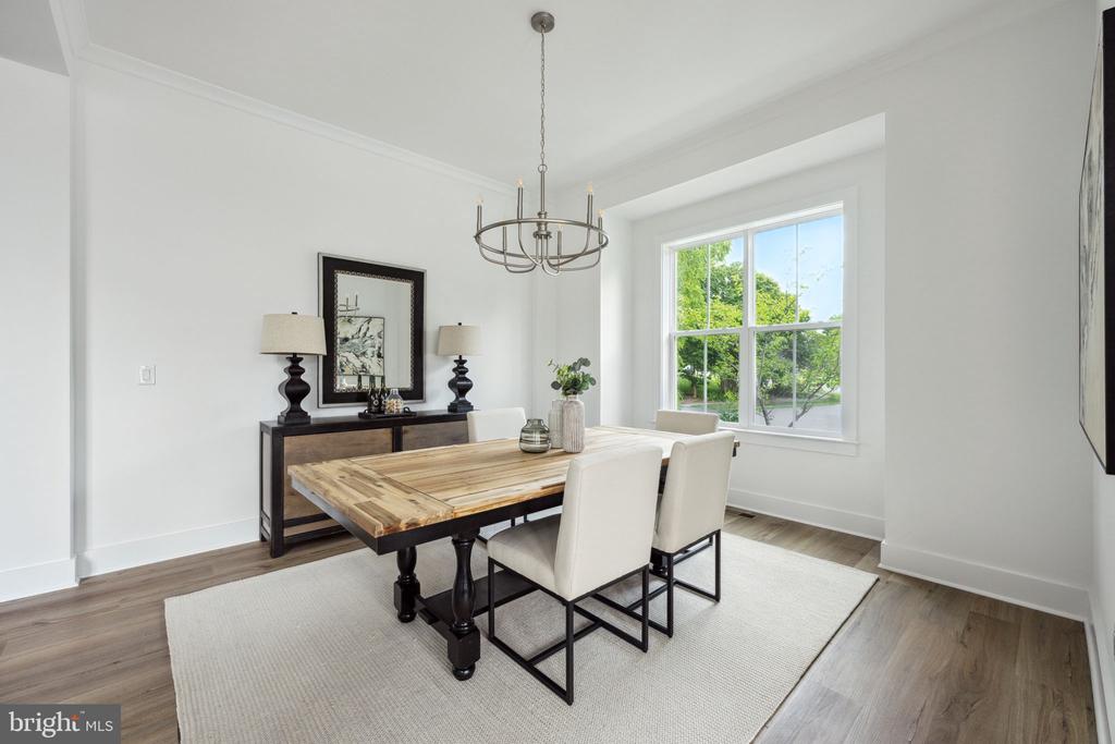 2709 FLORIS LANE