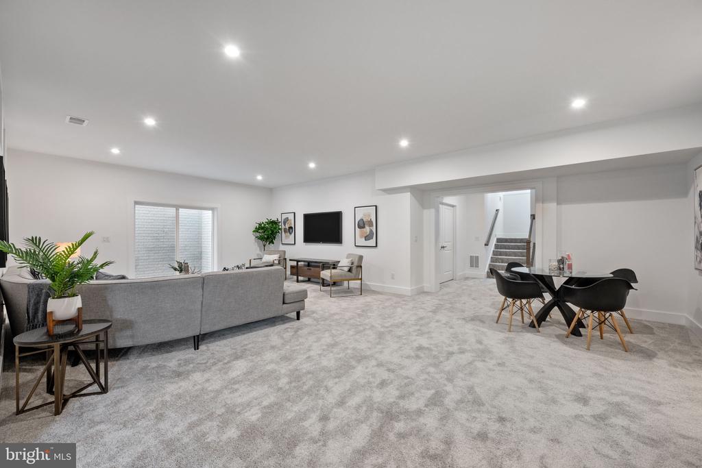 2709 FLORIS LANE