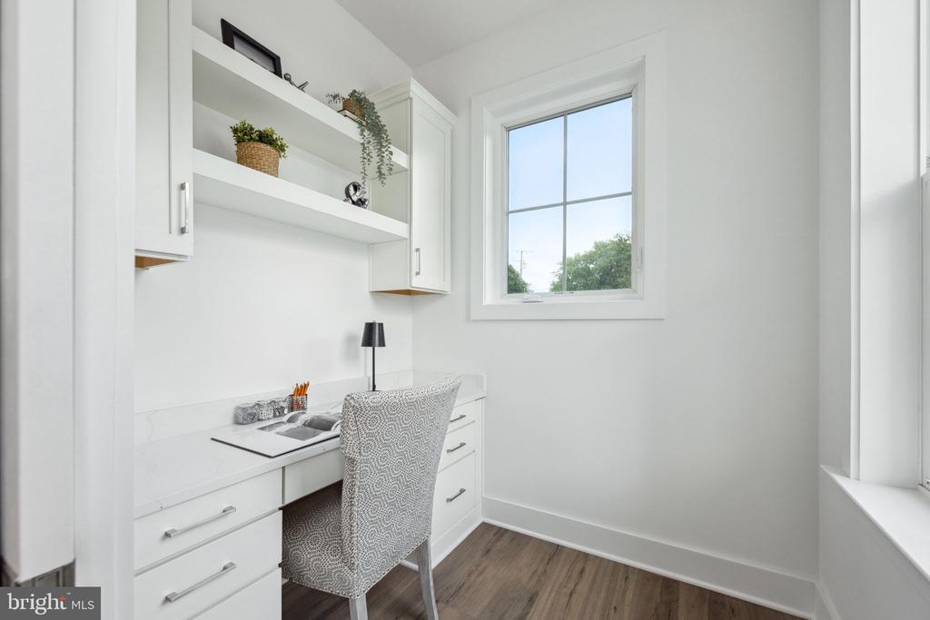 2709 FLORIS LANE