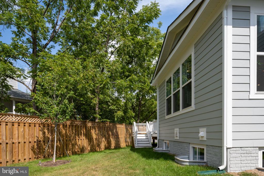 2709 FLORIS LANE