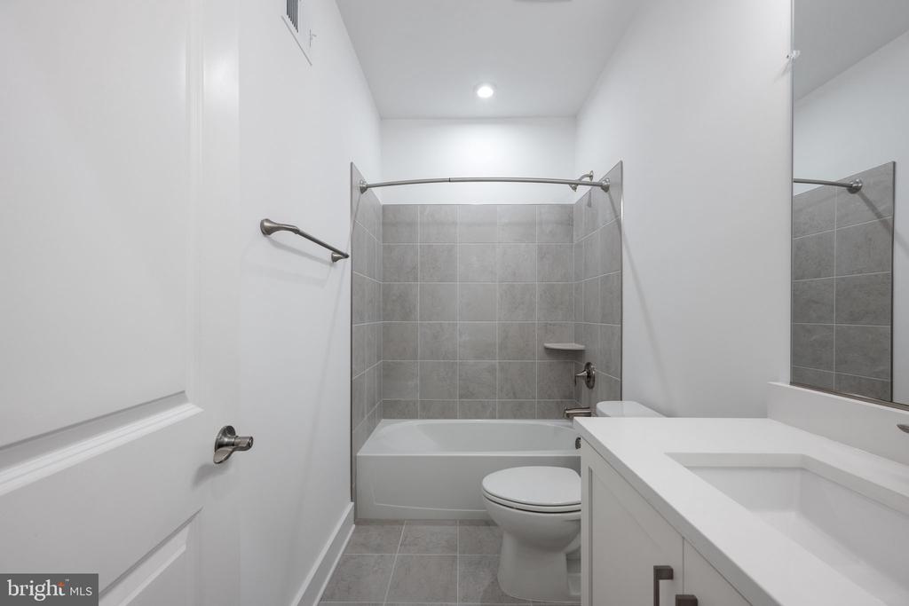2709 FLORIS LANE