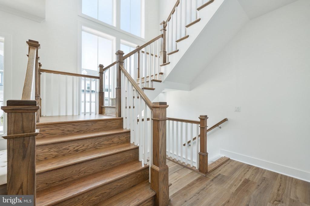 2709 FLORIS LANE