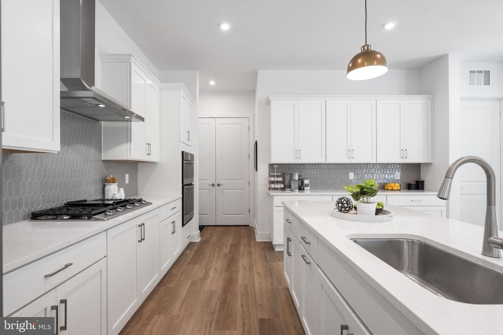 2709 FLORIS LANE