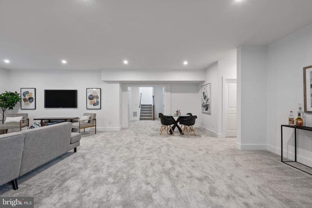2709 FLORIS LANE