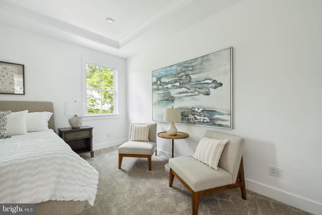 2709 FLORIS LANE