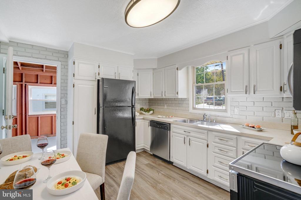 3808 Elmwood Dr