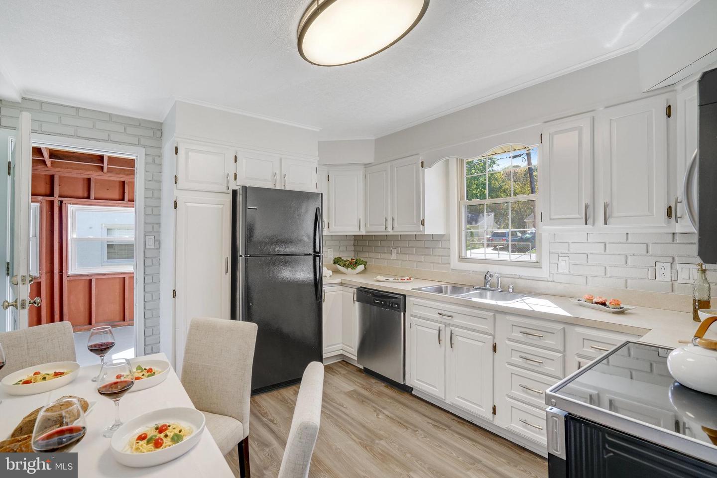3808 Elmwood Dr