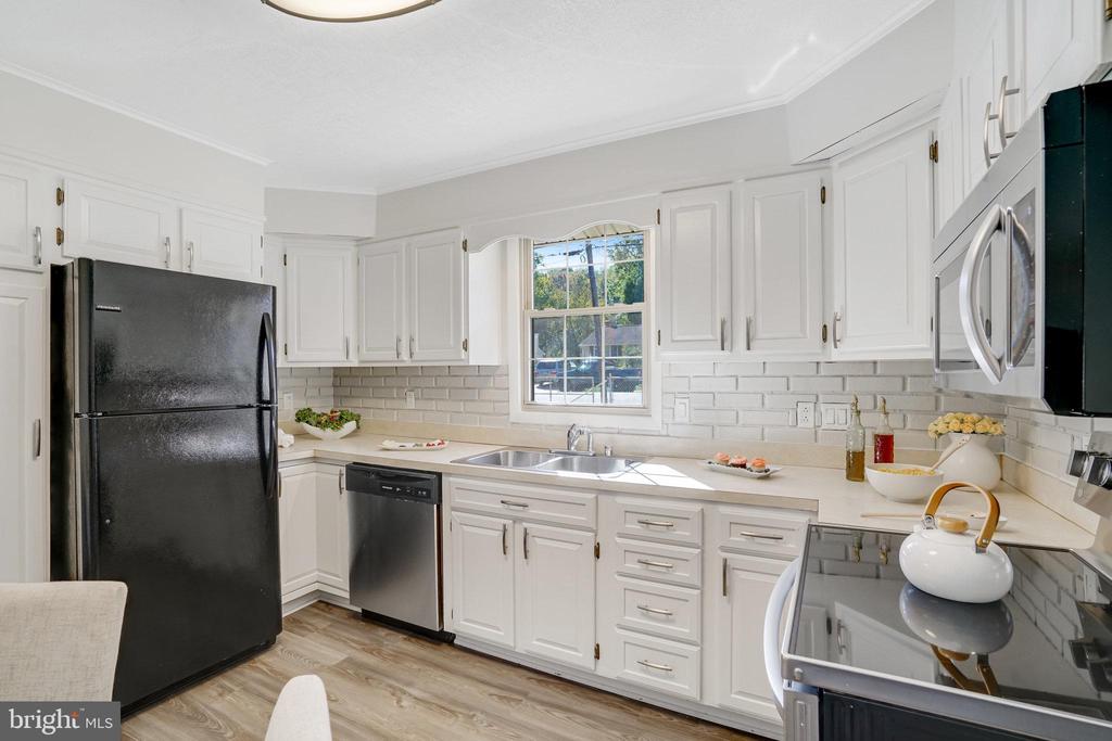 3808 Elmwood Dr