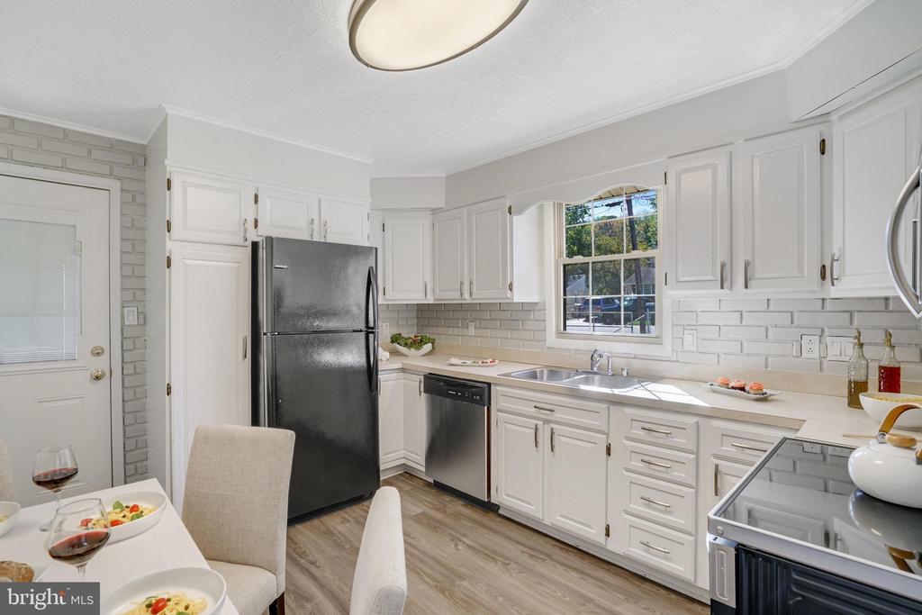 3808 Elmwood Dr