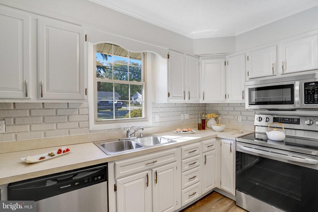 3808 Elmwood Dr