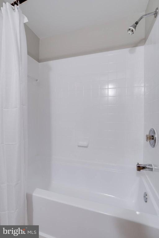 10186 Sassafras Woods Ct