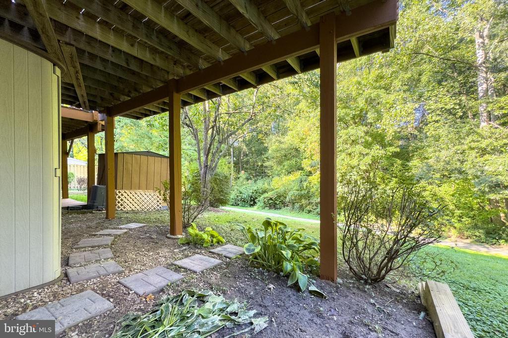 10186 Sassafras Woods Ct