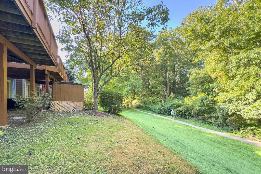 10186 Sassafras Woods Ct
