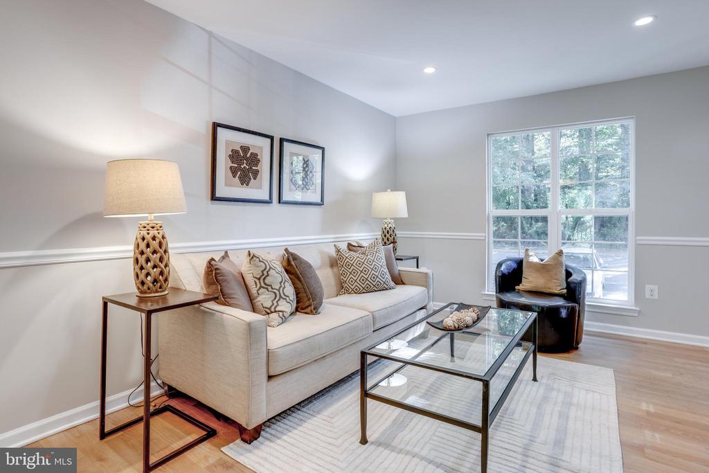 10186 Sassafras Woods Ct