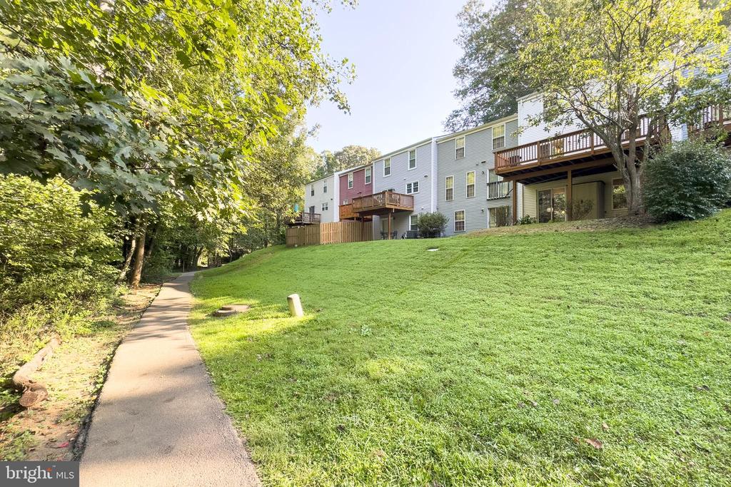 10186 Sassafras Woods Ct