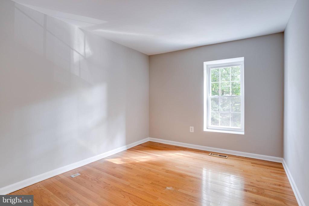 10186 Sassafras Woods Ct