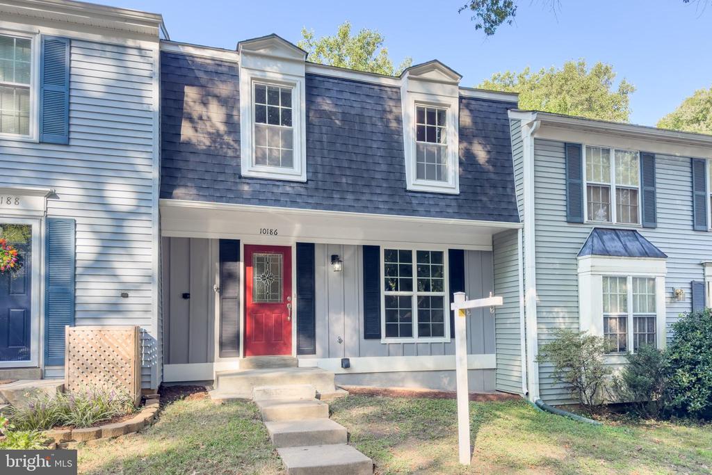 10186 Sassafras Woods Ct